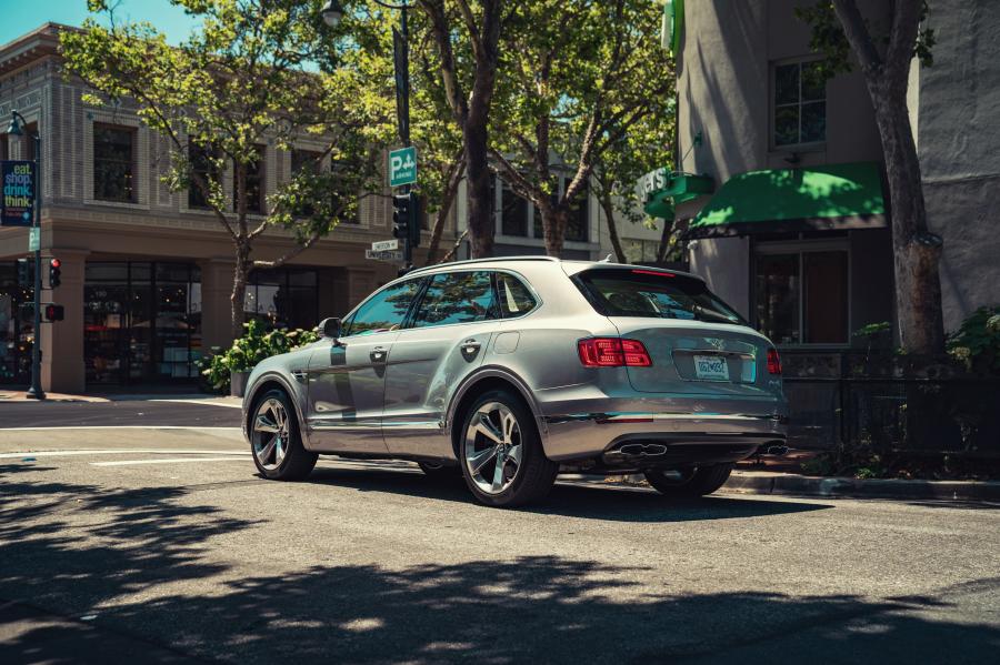  Bentley Bentayga Hybrid 2019 года  (NA) (фото 12 из 18)